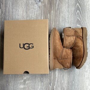UGG Classic Mini ll